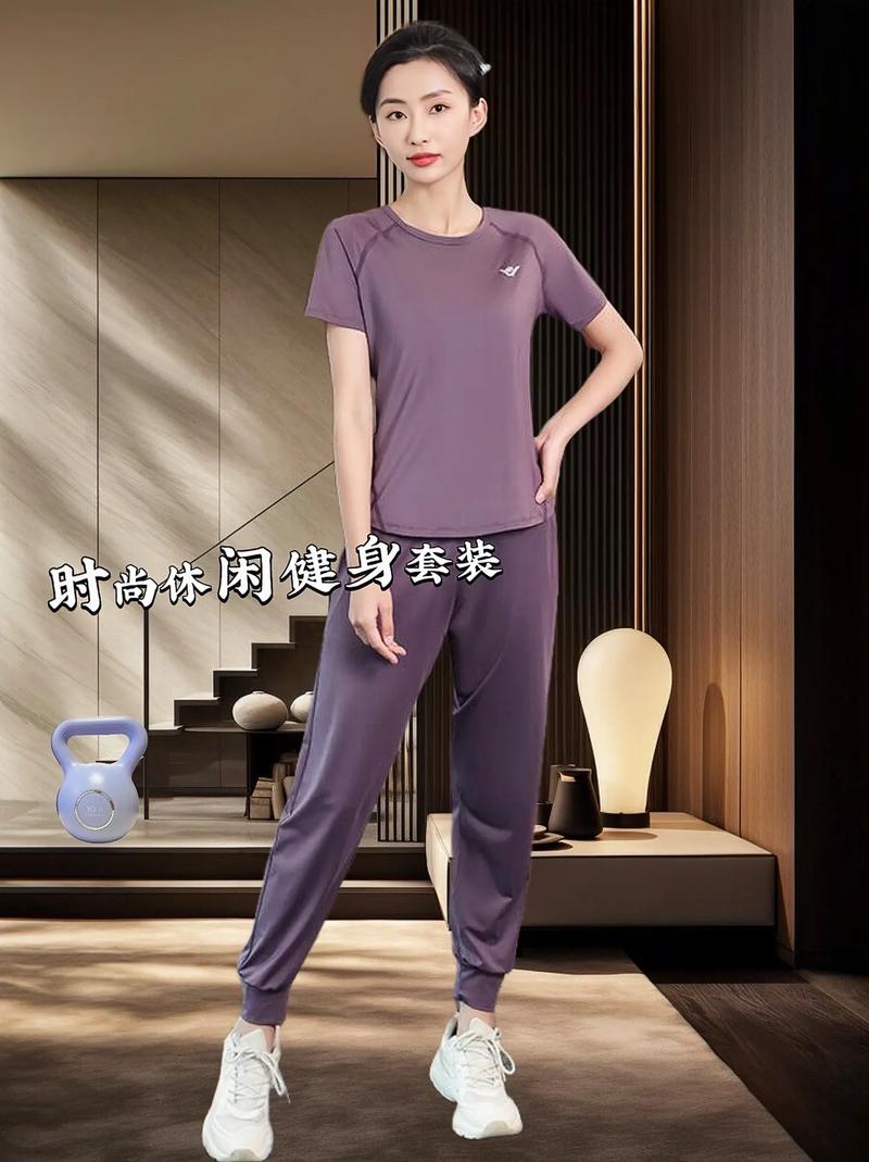 运动女孩的夏日健身服，你有了吗？休闲时尚，挥汗也出色